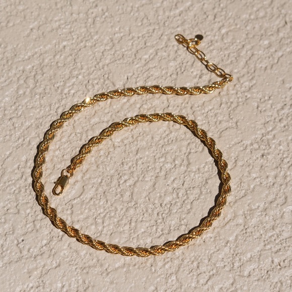 CLOSING SALE!❤️18K Gold Plated Bold rope Chain Necklace - Picture 3 of 8